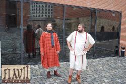  Barbar und Römer erwarten die Besucher 